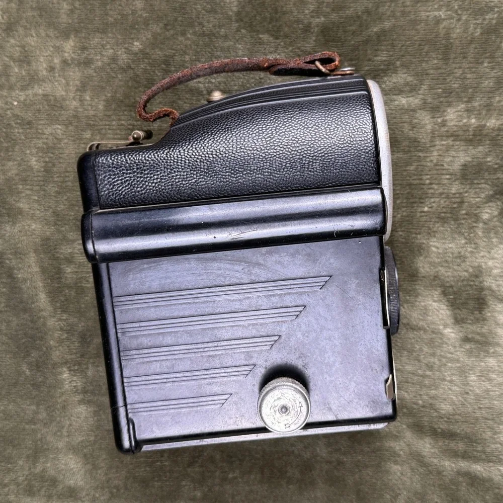 Vintage 1939 Spartus Press Flash Camera Art Deco Bakelite 120 Film USA Art Deco